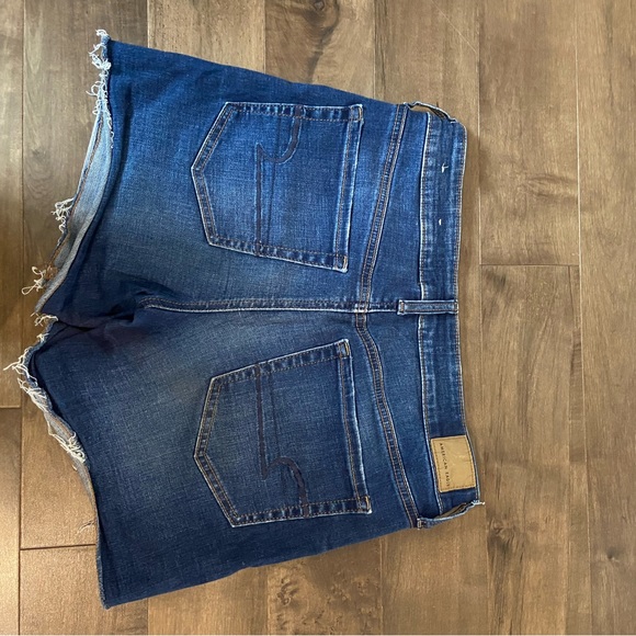 Cute and comfortable American Eagle denim shorts! - Picture 2 of 4